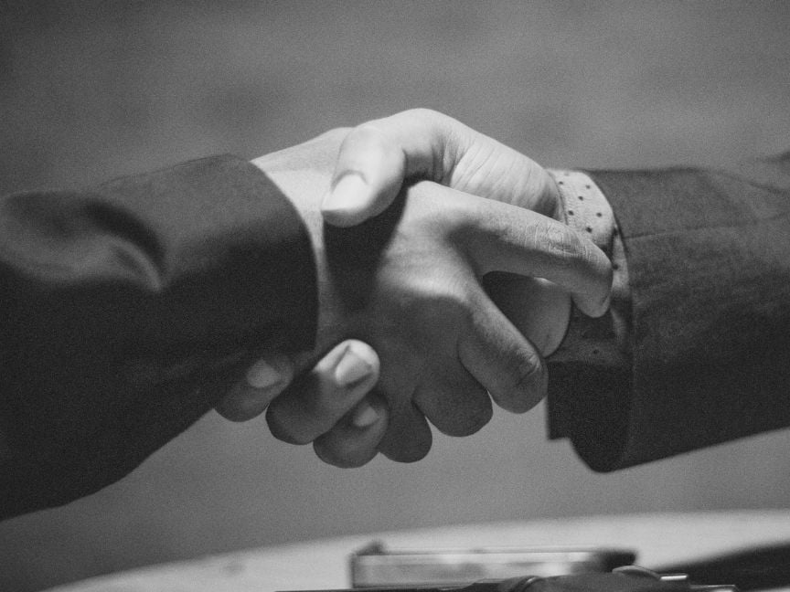 elx-stock-handshake-trust-business-relationship-card-864x648