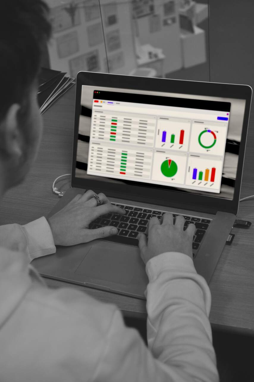 elx-stock-screen-monitor-user-laptop-analytics-reporting-dashboard